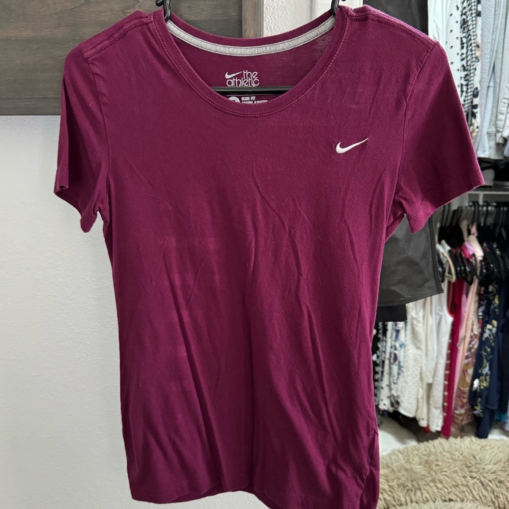 Nike Maroon Slim Fit Size S Tshirt